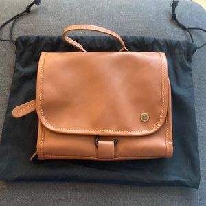 The Pioneer Hanging Wash Bag